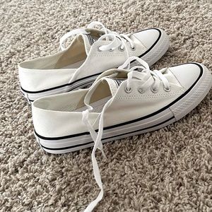 Converse low tops size 7